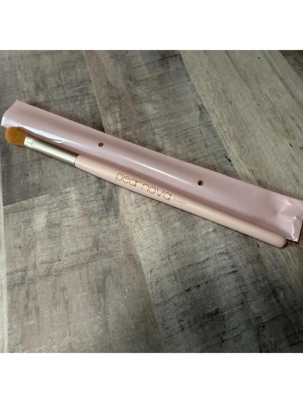 Pear Nova Lid Sweep Brush Eye Shadow Make Up Brush New